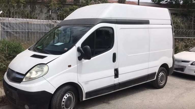 Τρελή καταδίωξη στο κέντρο της Αθήνας: Συνελήφθη διακινητής - &quot;Στοίβαζε&quot; μετανάστες σε βαν