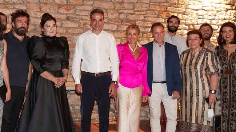 Η φωτογραφία του Λιγνάδη με την Κονιόρδου που &quot;εξαφανίστηκε&quot; στα ΜΜΕ του ΣΥΡΙΖΑ