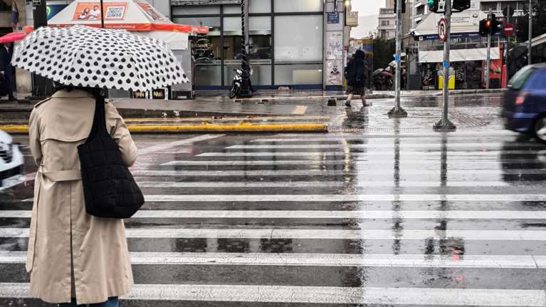 Μπαίνει το φθινόπωρο με σταδιακή πτώση της θερμοκρασίας και καταιγίδες - Η πρόγνωση ως την Κυριακή