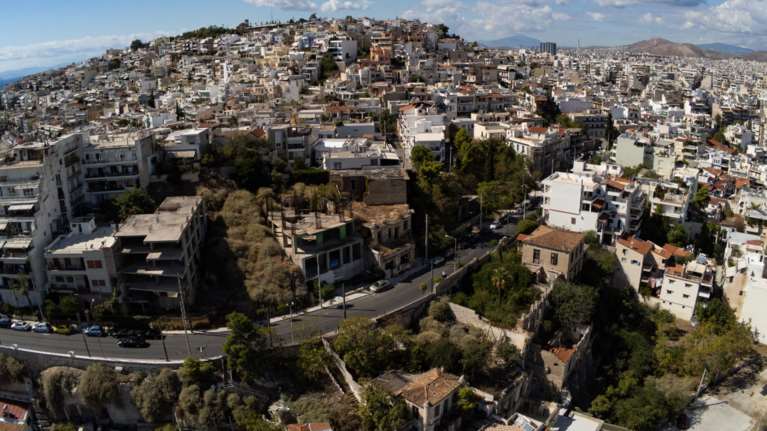 Πόσα χρόνια πρέπει να δουλεύουμε για να αγοράσουμε ένα σπίτι - Τέσσερα επιπλέον λόγω αύξησης τιμών