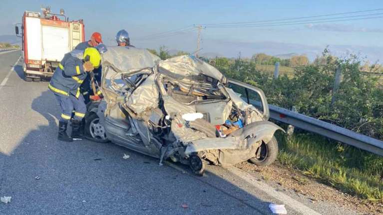 Τραγωδία στα Τρίκαλα: Ζευγάρι σκοτώθηκε σε σφοδρό τροχαίο έξω από το Πετρόπορο [Εικόνες]