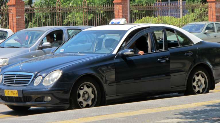 Θρίλερ με την εξαφάνιση ταξιτζή στη Θεσσαλονίκη: Κλειστό το τηλέφωνό του, τον ψάχνουν για μεταφορά μεταναστών