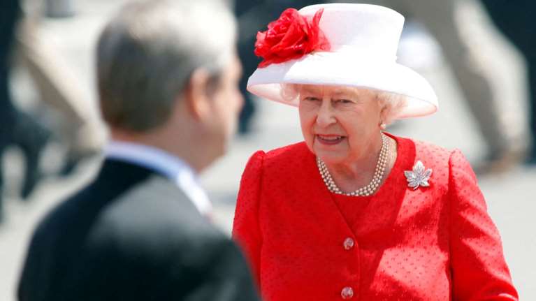 Η Αγγλία γιορτάζει τη Βασίλισσα Ελισάβετ: Συναυλίες, παρελάσεις και αργίες για το Πλατινένιο Ιωβηλαίο