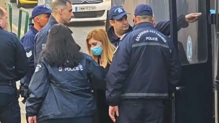 Ρούλα Πισπιρίγκου: Nέα πλάνα από τις τελευταίες εμφανίσεις της στο Εφετείο Αθηνών [Βίντεο]