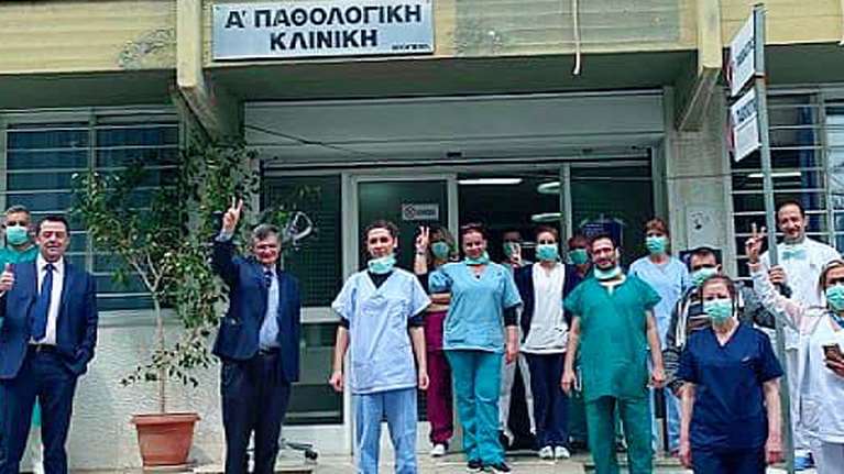 Τσιόδρας: Η φωτογραφία στο &quot;Αγία Βαρβάρα&quot; και το &quot;ευχαριστώ&quot; στους υγειονομικούς