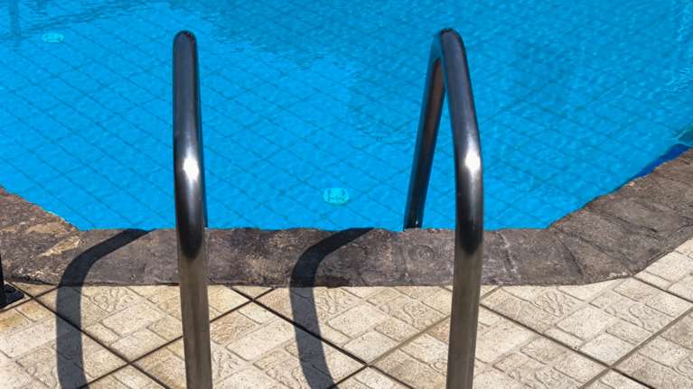 Παξοί: Προθεσμία για να απολογηθούν τη Δευτέρα πήραν οι συγγενείς της 4χρονης που πνίγηκε σε πισίνα