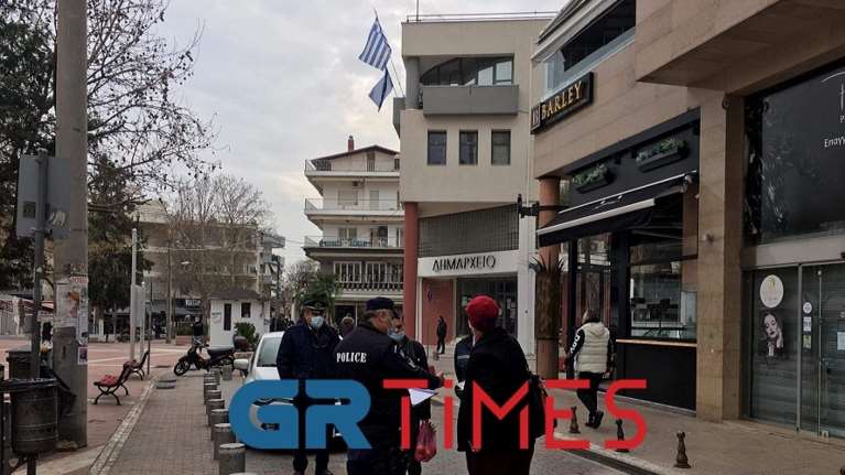 Εύοσμος: 12 κρούσματα νοτιοαφρικανικής μετάλλαξης - Στα &quot;κάγκελα&quot; κάτοικοι και επιχειρηματίες