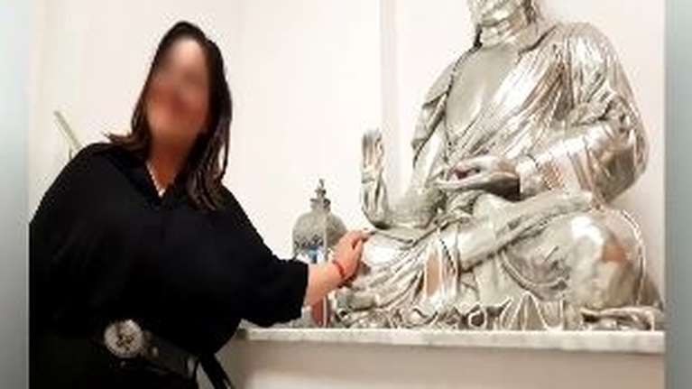 Ελεύθερη με περιοριστικούς όρους η δημοσιογράφος για ταξιδιωτικές απάτες στο Άμπου Ντάμπι – &quot;Θα επιστρέψω τα χρήματα&quot;