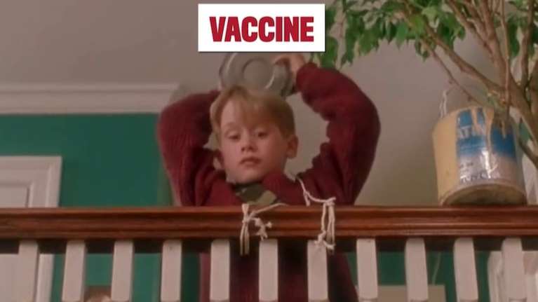 Viral το απολαυστικό βίντεο του Johns Hopkins υπέρ του εμβολιασμού - Με τον Μακόλεϊ Κάλκιν από το &quot;Μόνος στο σπίτι&quot;
