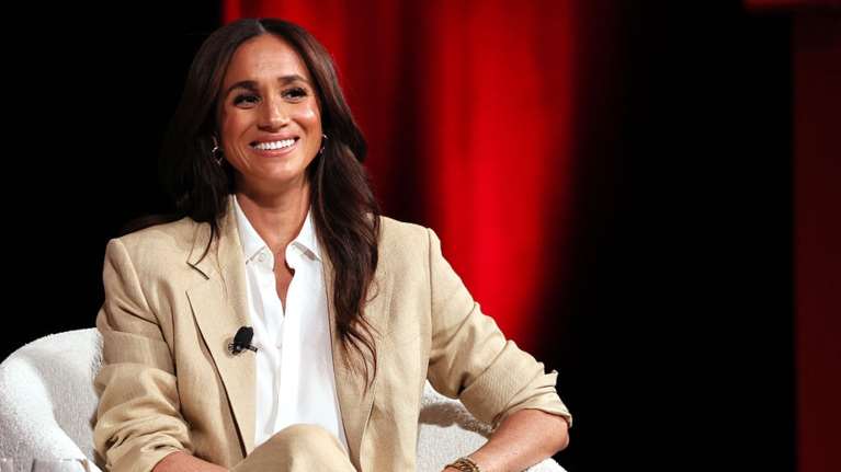 Προκαλεί η Μέγκαν Μαρκλ: Επιδεικνύει τα πανάκριβα ρούχα και τη συλλογή με γόβες, αλλά θέλει να ζει &quot;κανονική&quot; ζωή