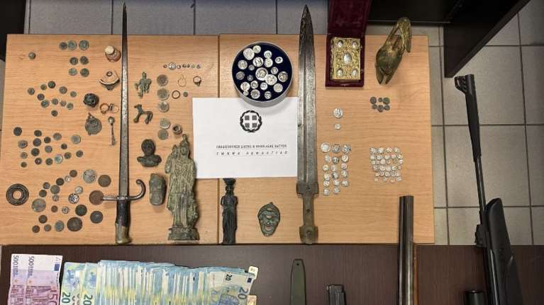 Θεσσαλονίκη: Δύο κυκλώματα αρχαιοκαπηλίας με 39 συλληφθέντες - Εστελναν ευρήματα σε δημοπρασίες στο εξωτερικό [εικόνες]