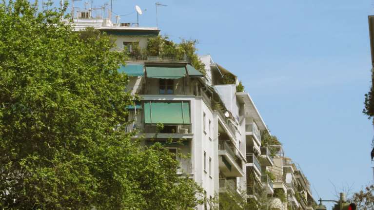 Σε δημόσια διαβούλευση από σήμερα το πρόγραμμα &quot;Εξοικονομώ - Ανακαινίζω&quot; για παλιά και κλειστά ακίνητα