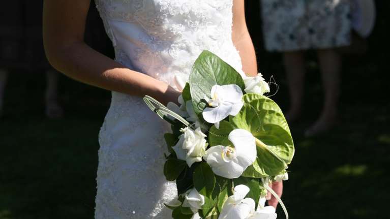 Συνέλαβαν νύφη λίγο πριν τον γάμο, μετά από μήνυση του πρώην συζύγου της - Μαζί της ήταν ο γιος της παράνυφος