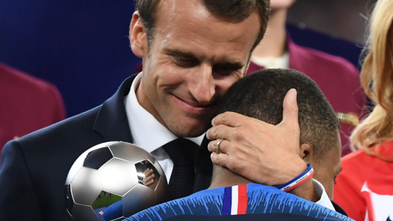 Euro 2020: Ο Μακρόν έστειλε sms στον Εμπαπέ μετά το χαμένο πέναλτι με την Ελβετία για να τον παρηγορήσει