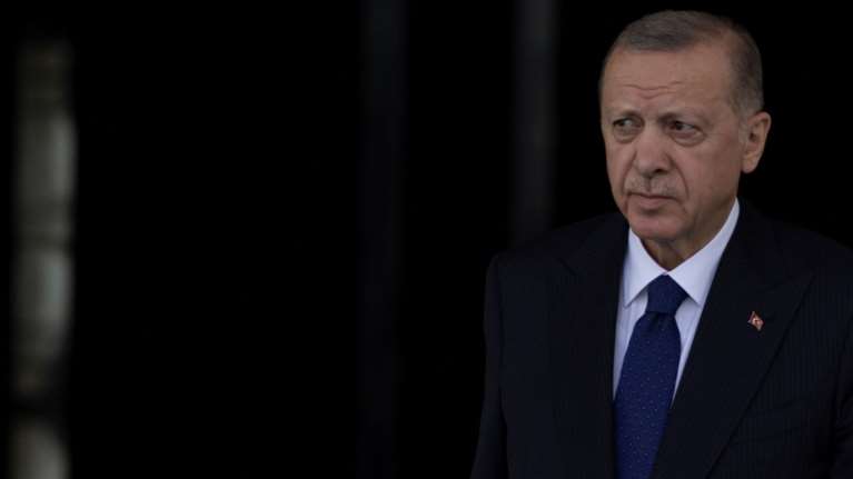Απειλεί ο Ερντογάν με tweet στα ελληνικά: &quot;Συνετιστείτε, αλλιώς θα το μετανιώσετε&quot; - Η απάντηση της Αθήνας