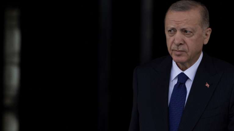 Προκλητικός ξανά ο Ερντογάν: "Μπορούμε να έρθουμε ξαφνικά ένα βράδυ και μπορούμε να πάμε παντού"