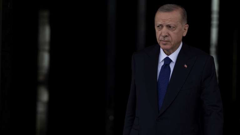 Νέες φήμες για την υγεία του Ερντογάν: Γιατί ακύρωσε τη μεγάλη και πανάκριβη συγκέντρωση στην Προύσα [Βίντεο]