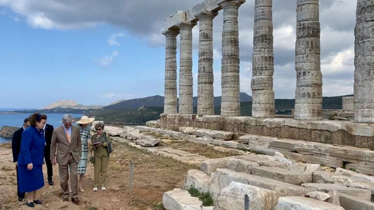 Σε Σούνιο και Θορικό το βασιλικό ζεύγος του Βελγίου - Επισκέφθηκε τους αρχαιολογικούς χώρους [εικόνες]