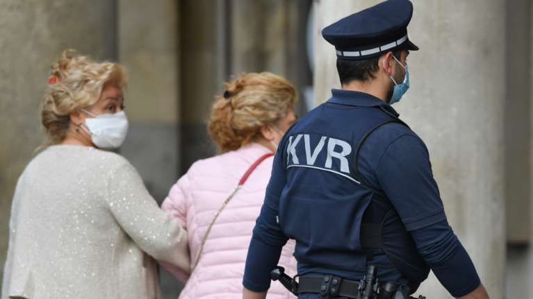 Αύξηση κρουσμάτων στη Γερμανία: Απαγορεύει στους πολίτες της τον τουρισμό