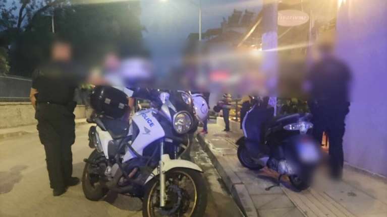 Αγρίνιο: Άγριο οπαδικό επεισόδιο μπροστά σε παιδιά - Τραυματίας με μεγάλη αιμορραγία από μαχαίρι