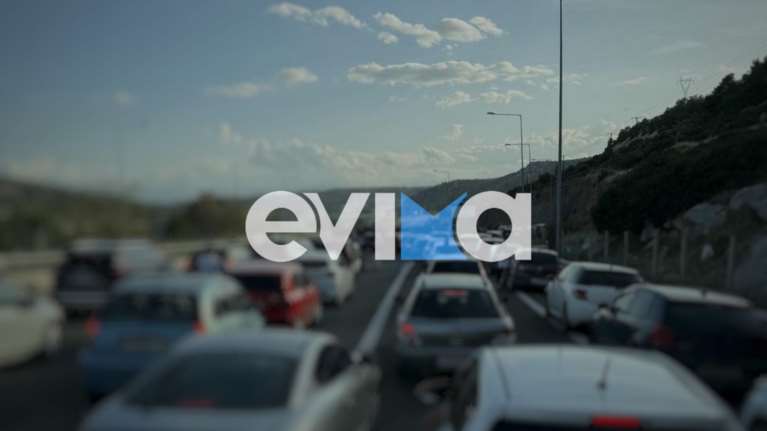 Απίστευτο σκηνικό στην Εύβοια: Νεαροί έκλεισαν την Εθνική Οδό για να κάνουν... κόντρες [εικόνες]