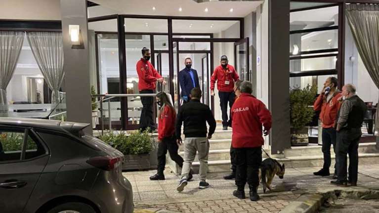 Σεισμός στην Ελασσόνα: Εκκενώθηκε ξενοδοχείο των Τρικάλων που φιλοξενεί σεισμόπληκτους [εικόνες]