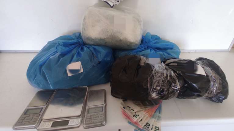 75χρονος στην Κέρκυρα είχε σπίτι του τρία κιλά χασίς και τρεις ηλεκτρονικές ζυγαριές