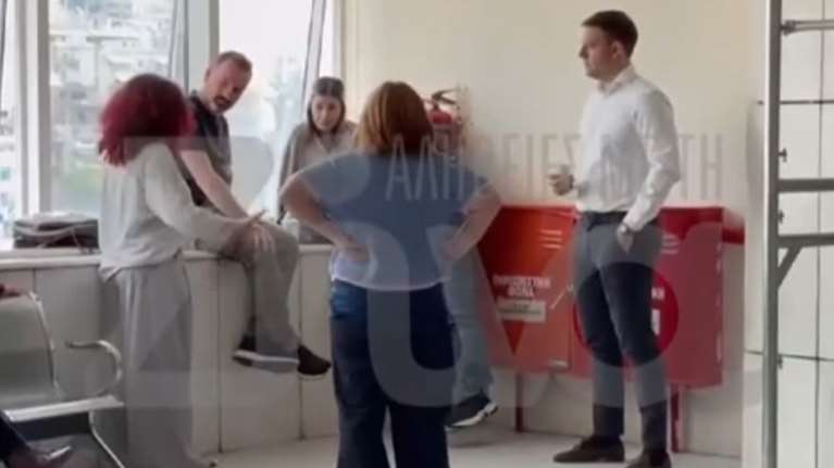 Διπλή δολοφονία Κηφισιά - Ενταση στο Εφετείο: Ο Στέφανος Κασσελάκης στο πλευρό των μανάδων που έχασαν τις κόρες τους