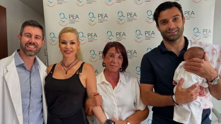Βίκυ Κάβουρα: Πήρε εξιτήριο με τον Γιώργο Τζαβέλλα και την κορούλα τους - Η πρώτη οικογενειακή φωτογραφία