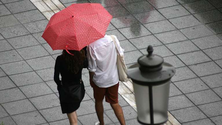 Καιρός: Φεύγει ο καύσωνας, ανάσες δροσιάς το Σαββατοκύριακο - Καταιγίδες, χαλάζι και ισχυροί άνεμοι στη Βόρεια Ελλάδα