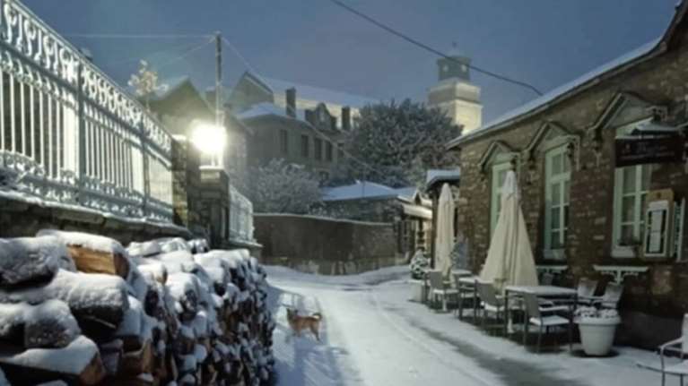 Στα λευκά η Φλώρινα: Βουτιά του υδράργυρου στους -5 βαθμούς, γέμισαν κόσμο τα χιονοδρομικά