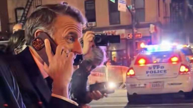 &quot;Έχουν μπλοκάρει όλοι οι δρόμοι εξαιτίας σου&quot;: Ο Μακρόν τηλεφωνεί στον Τραμπ γιατί έχει &quot;κολλήσει&quot; στη Ν.Υόρκη [βίντεο]