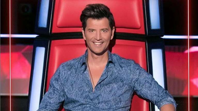 O Σάκης Ρουβάς επέστρεψε στο Instagram - Η οικογενειακή φωτογραφία με τα παιδιά του στα χιόνια