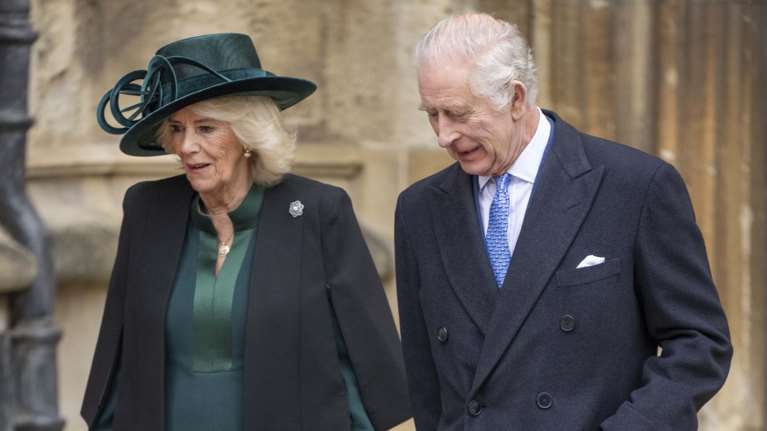 Βασιλιάς Κάρολος: Το κρύο και προσβλητικό αστείο σε βάρος της Καμίλα μπροστά στον κόσμο: &quot;Θα την άλλαζα με μια καινούργια&quot;