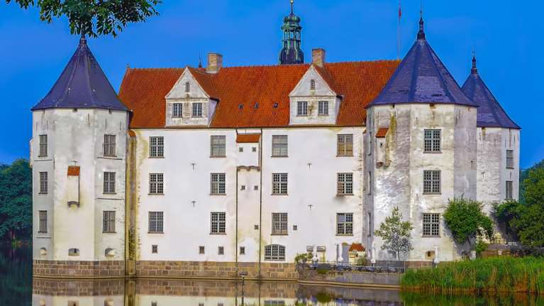Πού βρίσκεται το αναγεννησιακό Ανάκτορο Γλύξμπουργκ: Επισκέψιμο, διατίθεται και για γάμους - Πόσο κοστίζει [εικόνες]