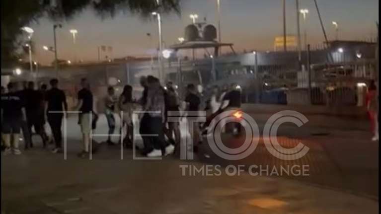 Πειραιάς: Καρέ-καρέ η επίθεση της 16χρονης στην 19χρονη στο ΣΕΦ - Ο 20χρονος χούλιγκαν μαζεύει το μαχαίρι