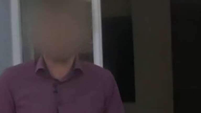 Καταδικάστηκε ο δημοσιογράφος της ΕΡΤ που χτύπησε την σύντροφό του - Ποινή φυλάκισης 12 μηνών