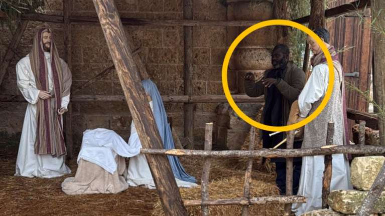 Απίστευτο: Καταζητούμενος στην Ιταλία παρίστανε… το ομοίωμα σε φάτνη για να κρυφτεί