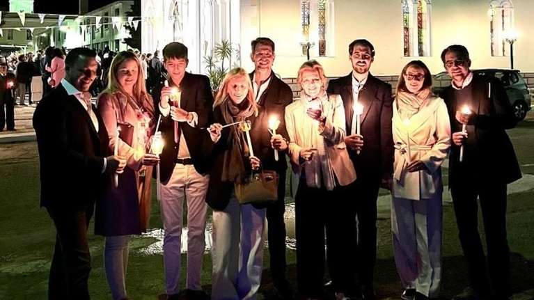 Πάσχα στον Πόρο για την τέως βασιλική οικογένεια - Απούσα η Τατιάνα Μπλάτνικ [εικόνες]