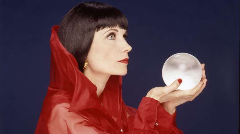 Mystic Meg: Πέθανε η πιο διάσημη αστρολόγος της Βρετανίας - &quot;Προέβλεπε&quot; στο BBC τους νικητές της λοταρίας