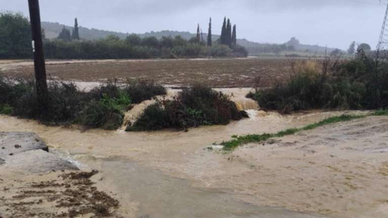 Κακοκαιρία: Προβλήματα στο Αγρίνιο - Πλημμύρισαν χωράφια, ρέματα υπερχείλισαν [εικόνες - βίντεο]