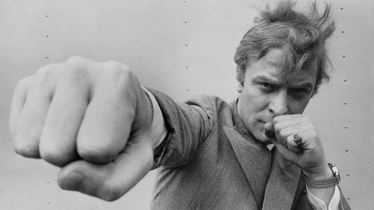 Όσα έμαθε η ζωή στον Sir Michael Caine που γίνεται 89 ετών