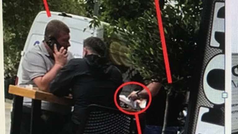 Στο κύκλωμα εκβιασμών και 12 επόπτες Υγείας - Πόσο κόστιζε η υπογραφή της υπαλλήλου του υπ. Πολιτισμού