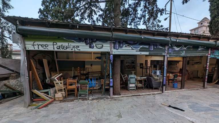 Εκκενώθηκε κατάληψη στο Λόφο Στρέφη - Τι βρέθηκε μέσα στον πρώην &quot;Εξωστρεφή&quot; [εικόνες]