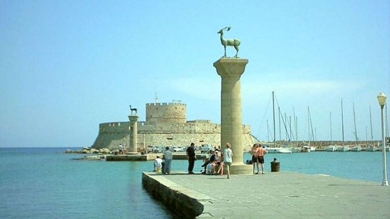 Κορονοϊός: Ανησυχία για αύξηση των κρουσμάτων σε 4 δημοφιλή νησιά