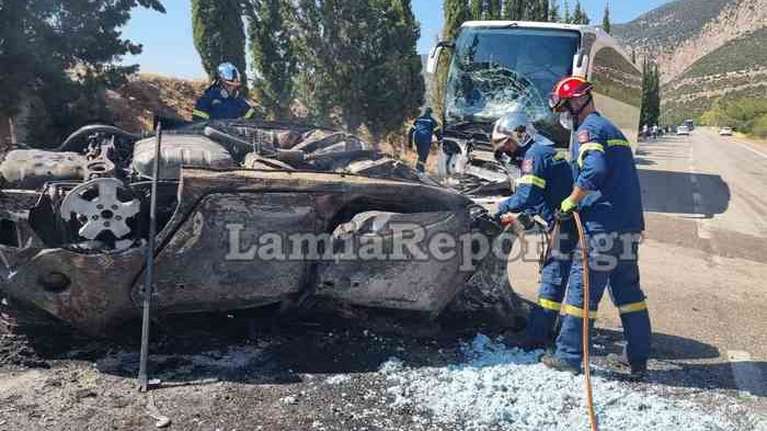 Φρικτό δυστύχημα στη Φωκίδα: Απανθρακώθηκε 67χρονη- Το ΙΧ που επέβαινε συγκρούστηκε μετωπικά με λεωφορείο- Σώθηκε η οδηγός