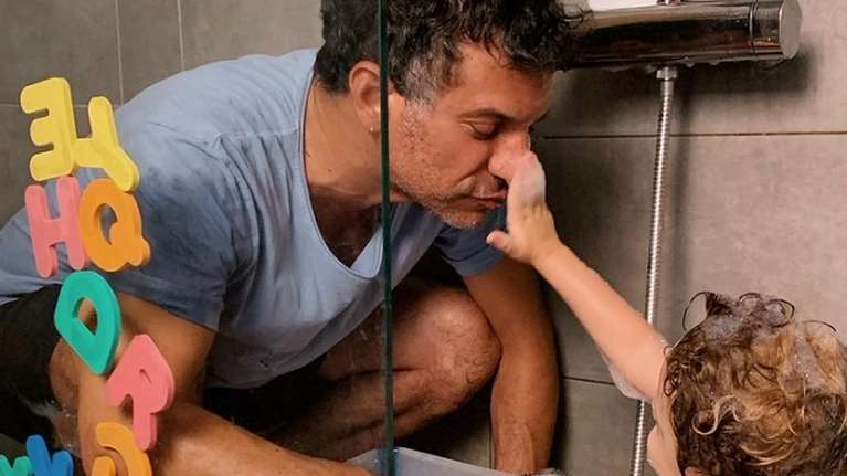 Η τρυφερή φωτογραφία του Γιώργου Χρανιώτη με τον γιο του: &quot;Όταν μου κρατάς το χέρι ...&quot; [εικόνες]