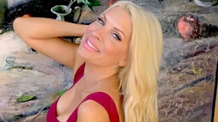 Η Ελένη Μενεγάκη αγρότισσα: Η απίθανη τούρτα για τα γενέθλιά της