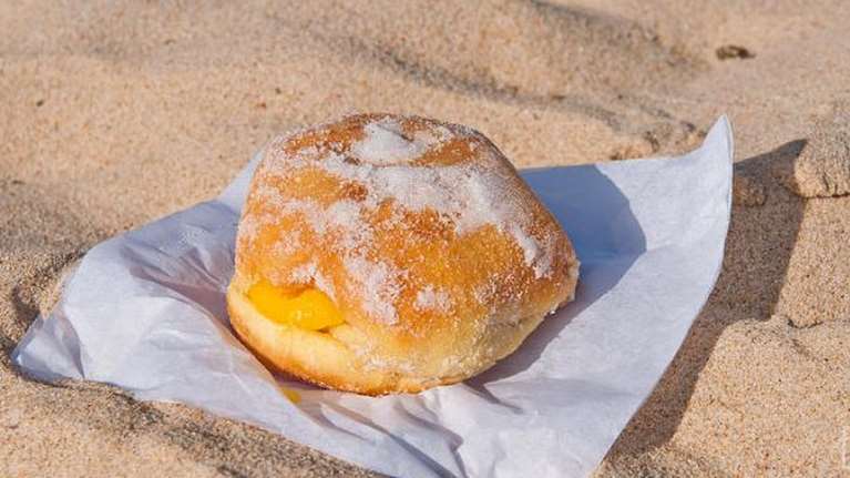 Χαλκιδική: Ξεκίνησε η δίκη της &quot;μαφίας του λουκουμά&quot; - Εκβίαζαν, έδερναν και πυροβολούσαν για να πουλάνε λουκουμάδες