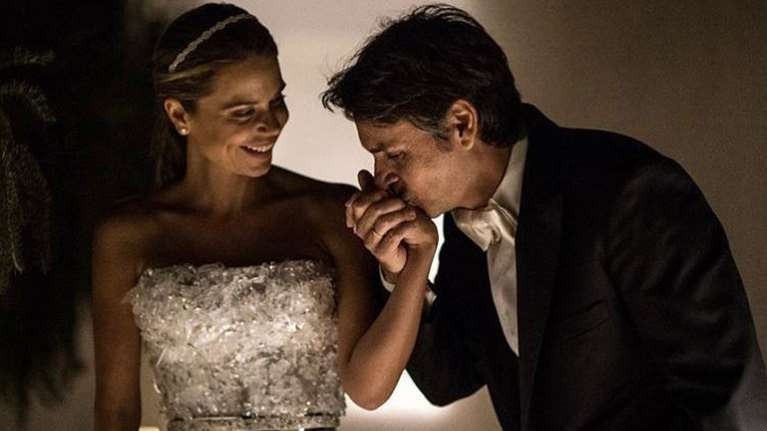 Νίκος Κριθαριώτης - Ναστάζια Δαρίβα: Σε παραλία της Μυκόνου μαζί με τον γιο τους ένα χρόνο μετά τον γάμο τους [Εικόνες]